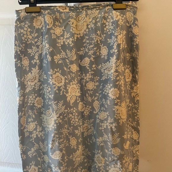 Holt Renfrew Classics Silk Skirt - Picture 2 of 5